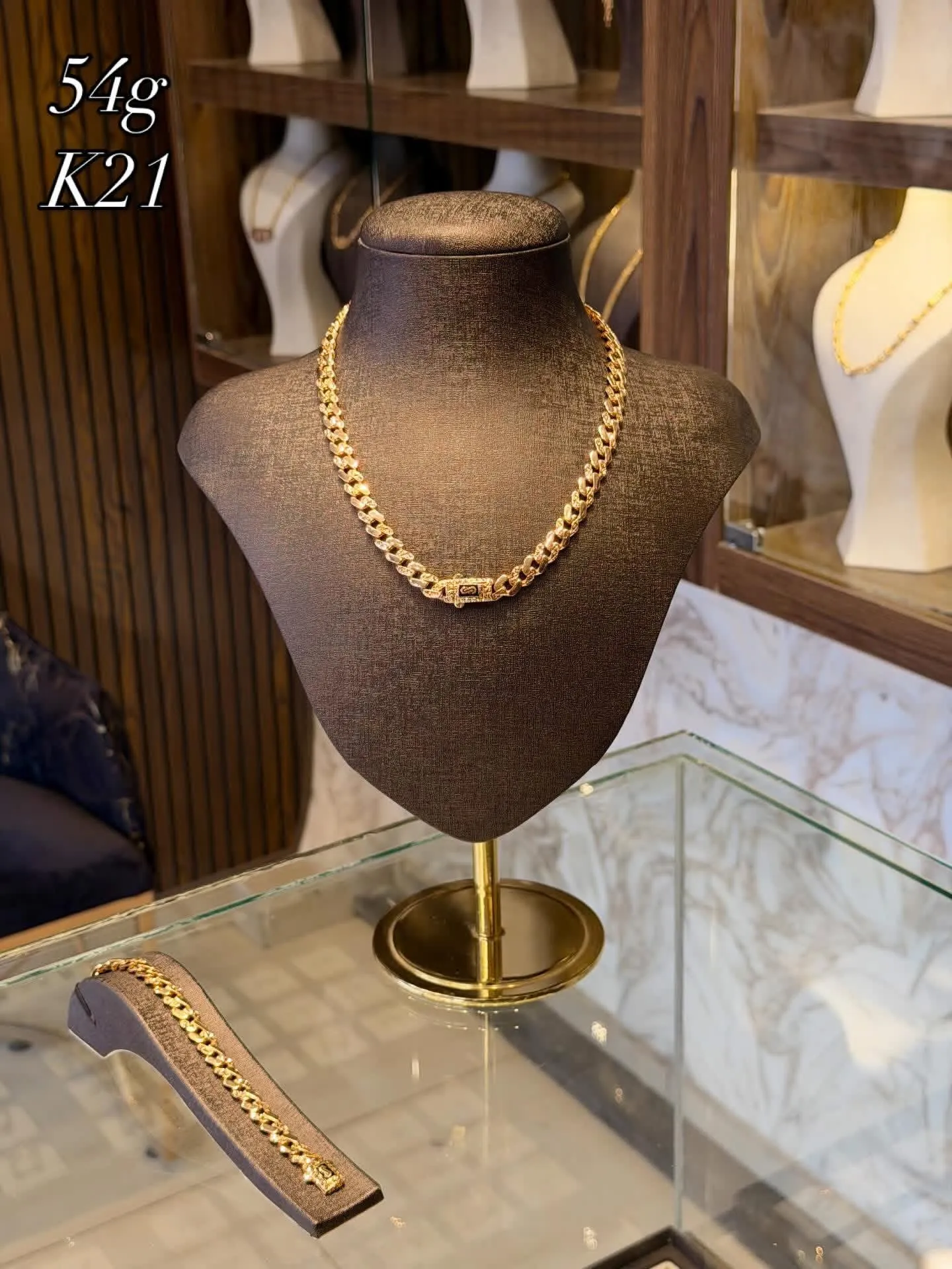 طقم موناكو - منظر أمامي