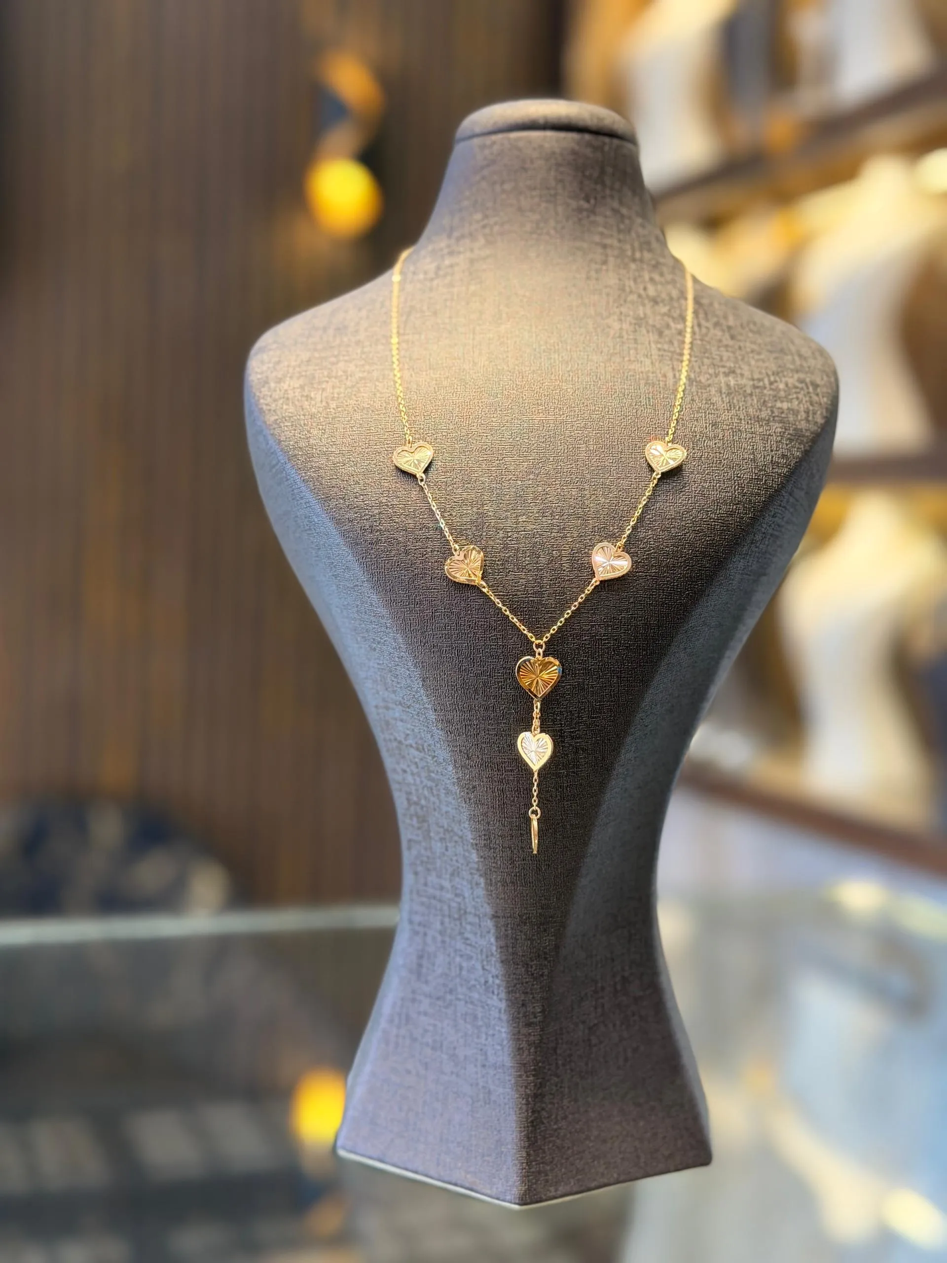 طوق قلوب فرفشة - منظر أمامي