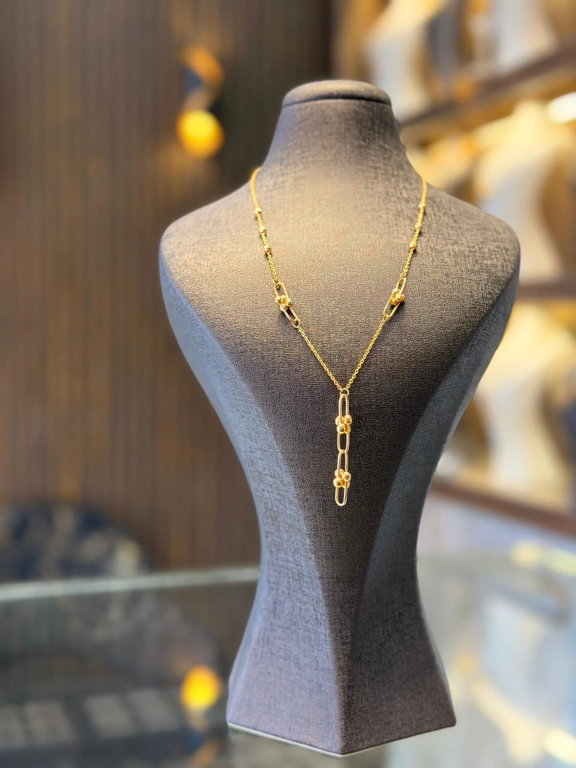 طوق تيفني سلسال - منظر أمامي