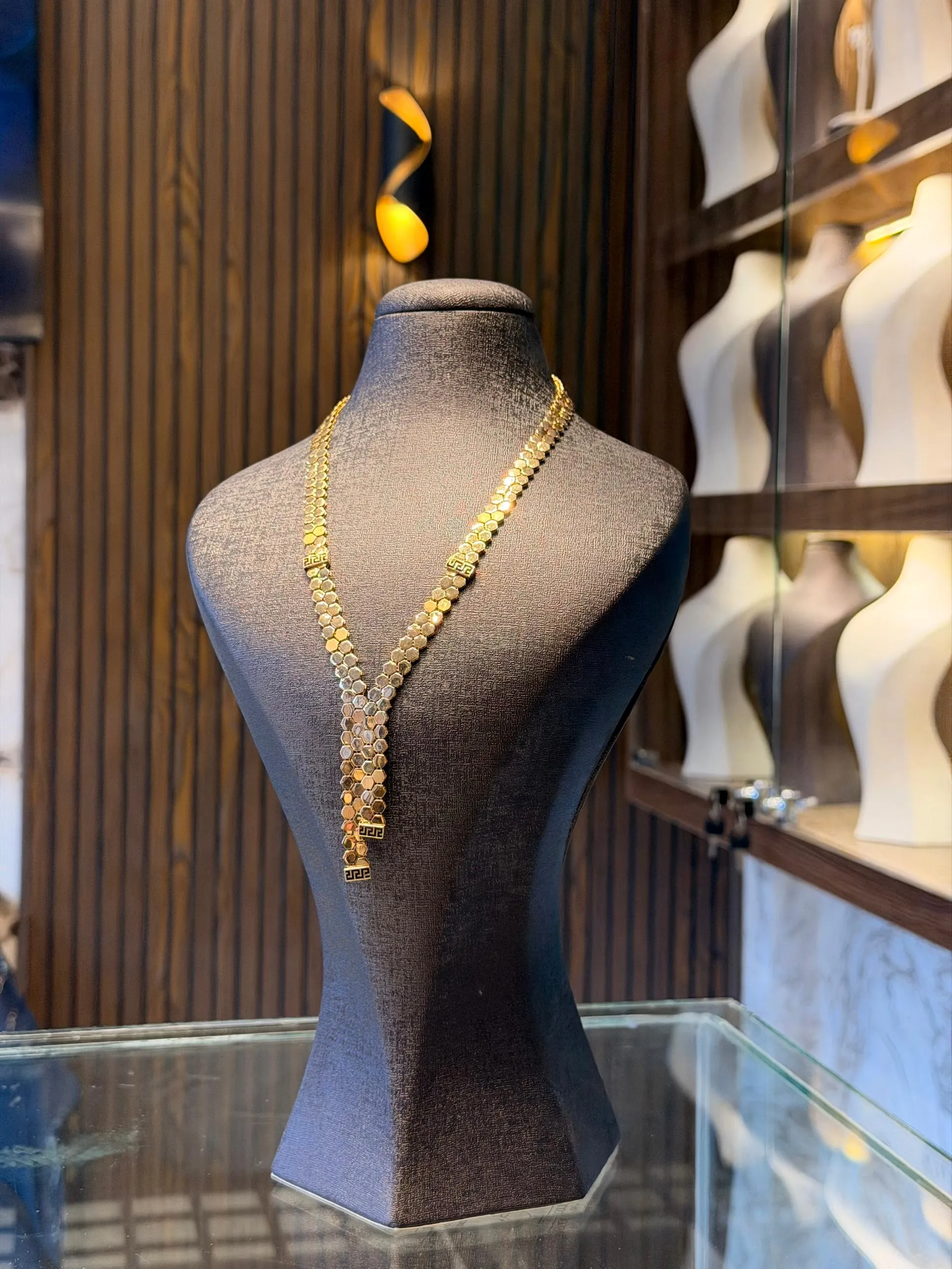 طوق خلية نحل - منظر أمامي