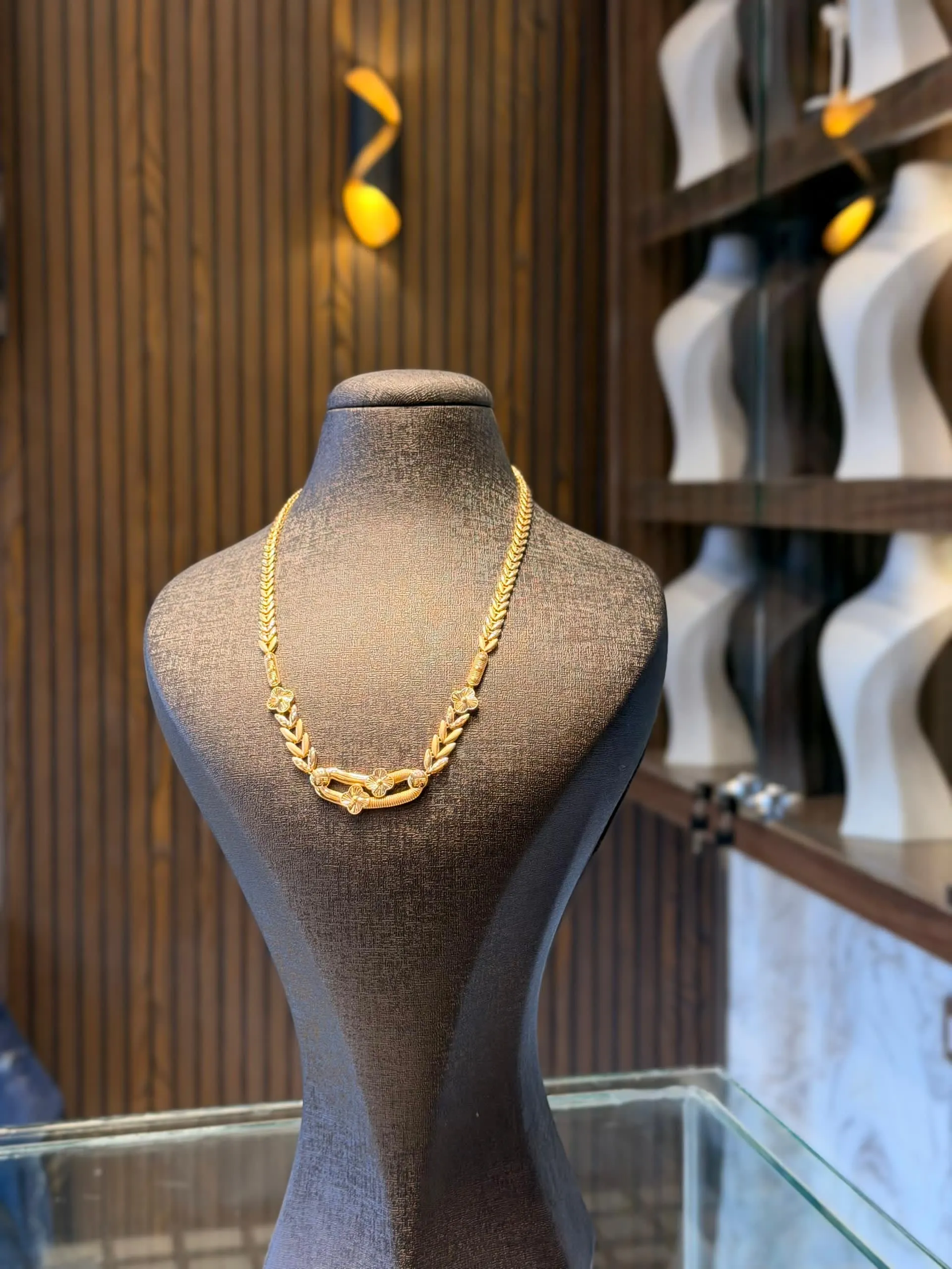 طوق سنبلة حديث فانكليف - منظر أمامي