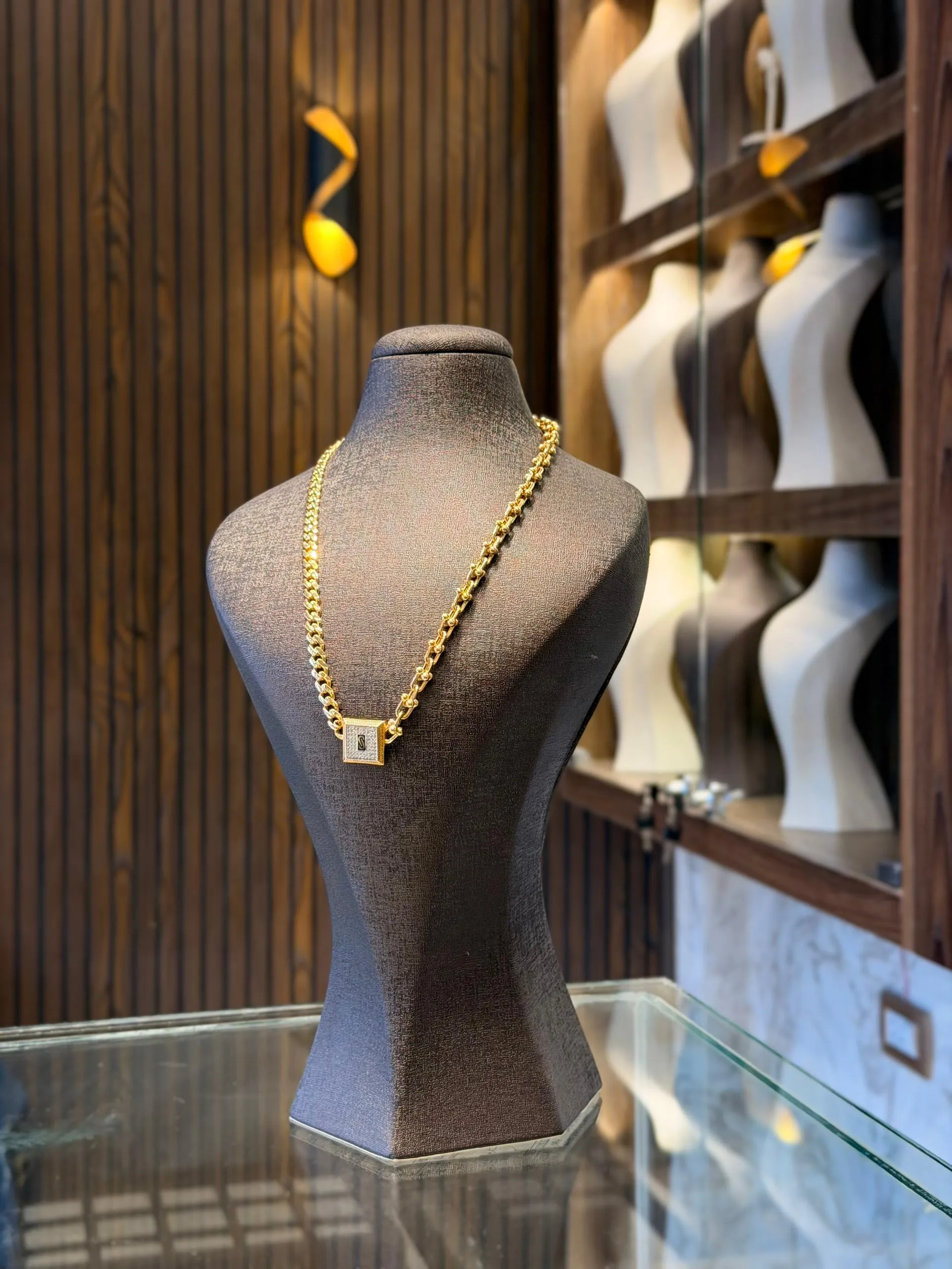 طوق تيفني موناكو - منظر أمامي