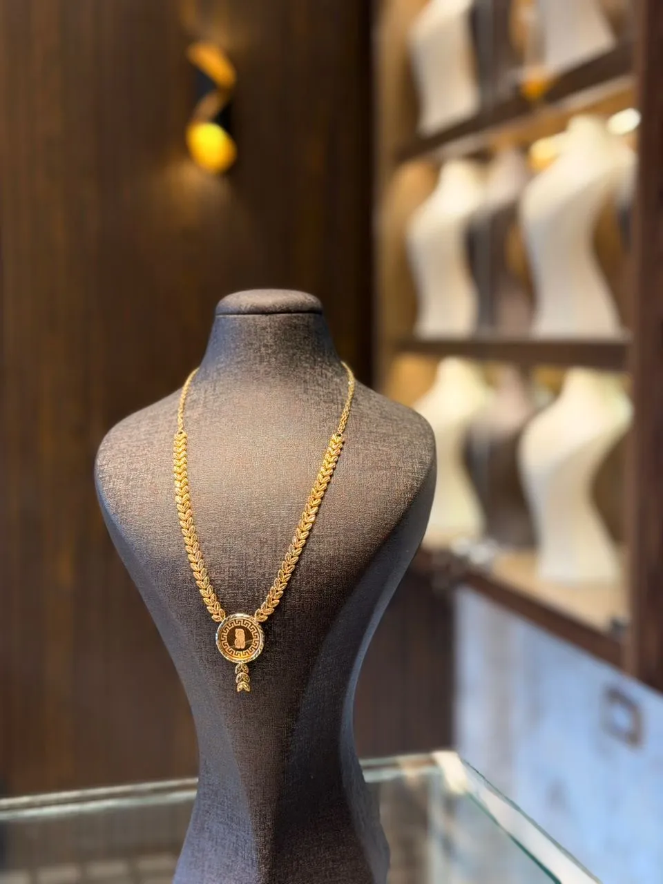 طوق سنبلة ليرة - منظر أمامي