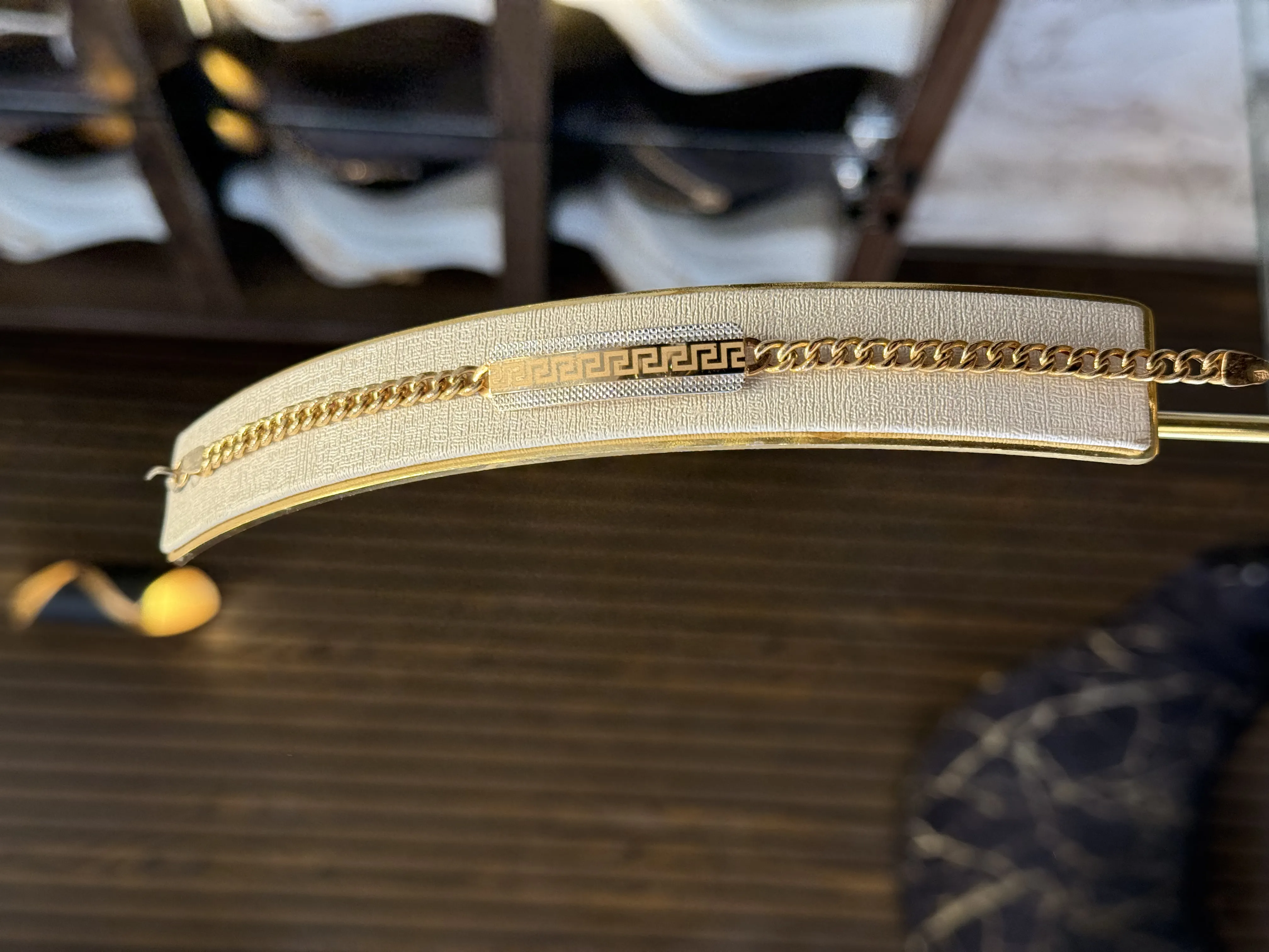 سوارة جيسيكا - منظر أمامي