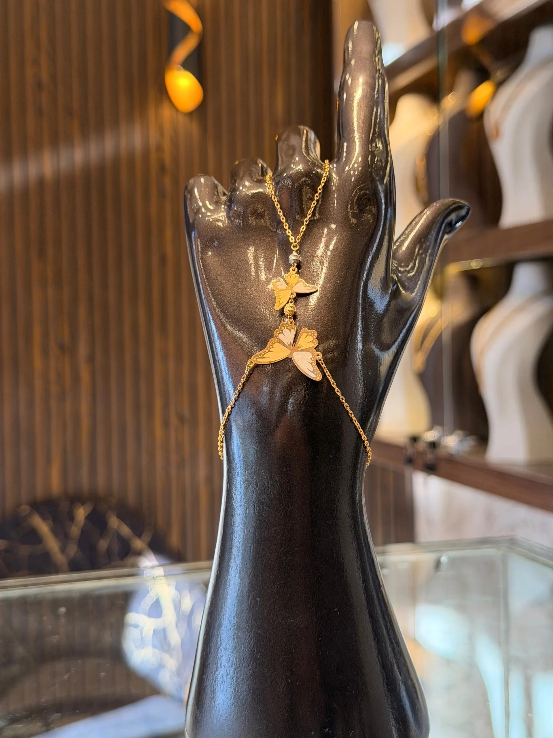 كف فراشات - منظر أمامي