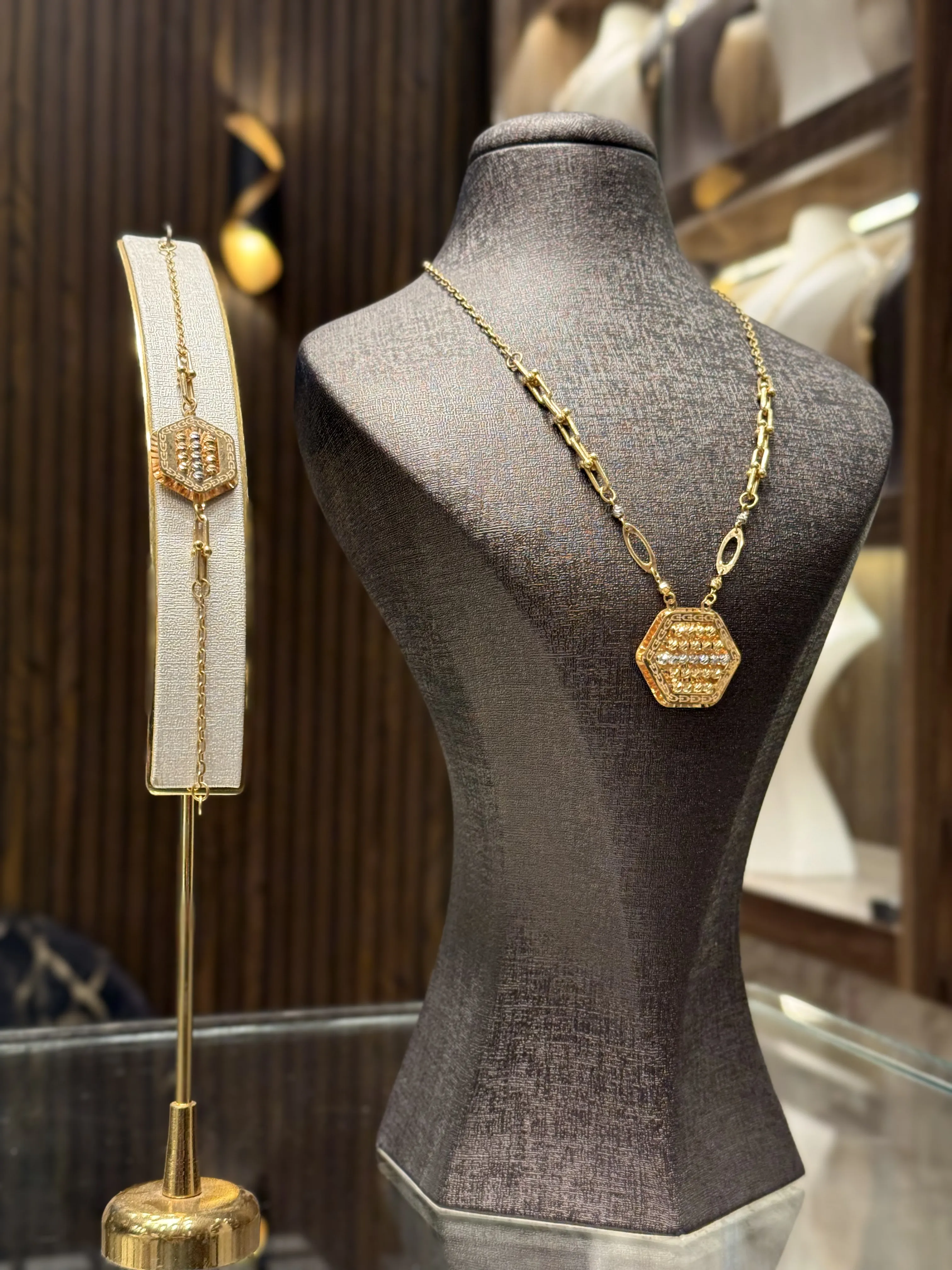 طقم اكسترا - منظر أمامي