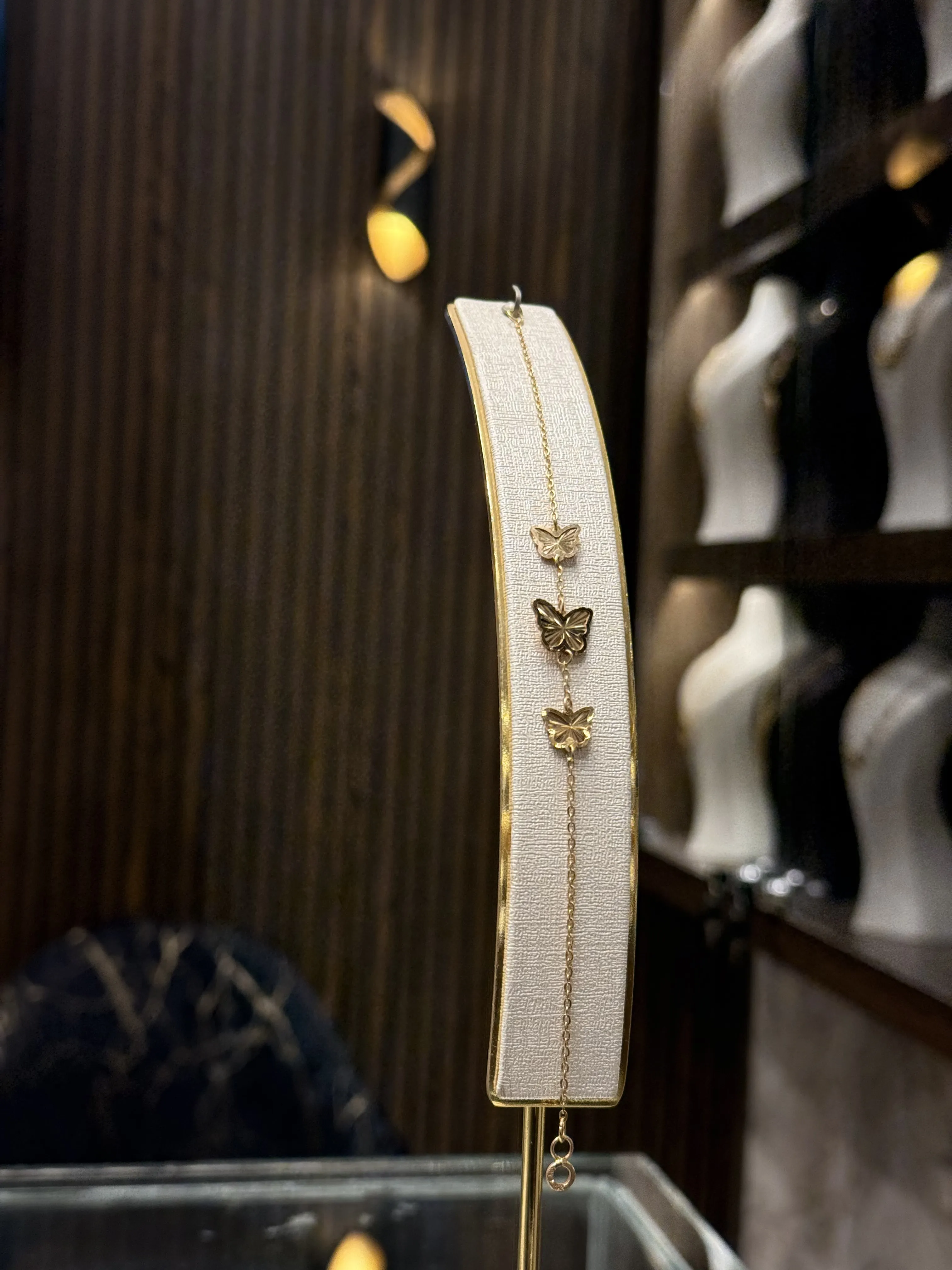 سوارة فرفشة فراشات - منظر أمامي