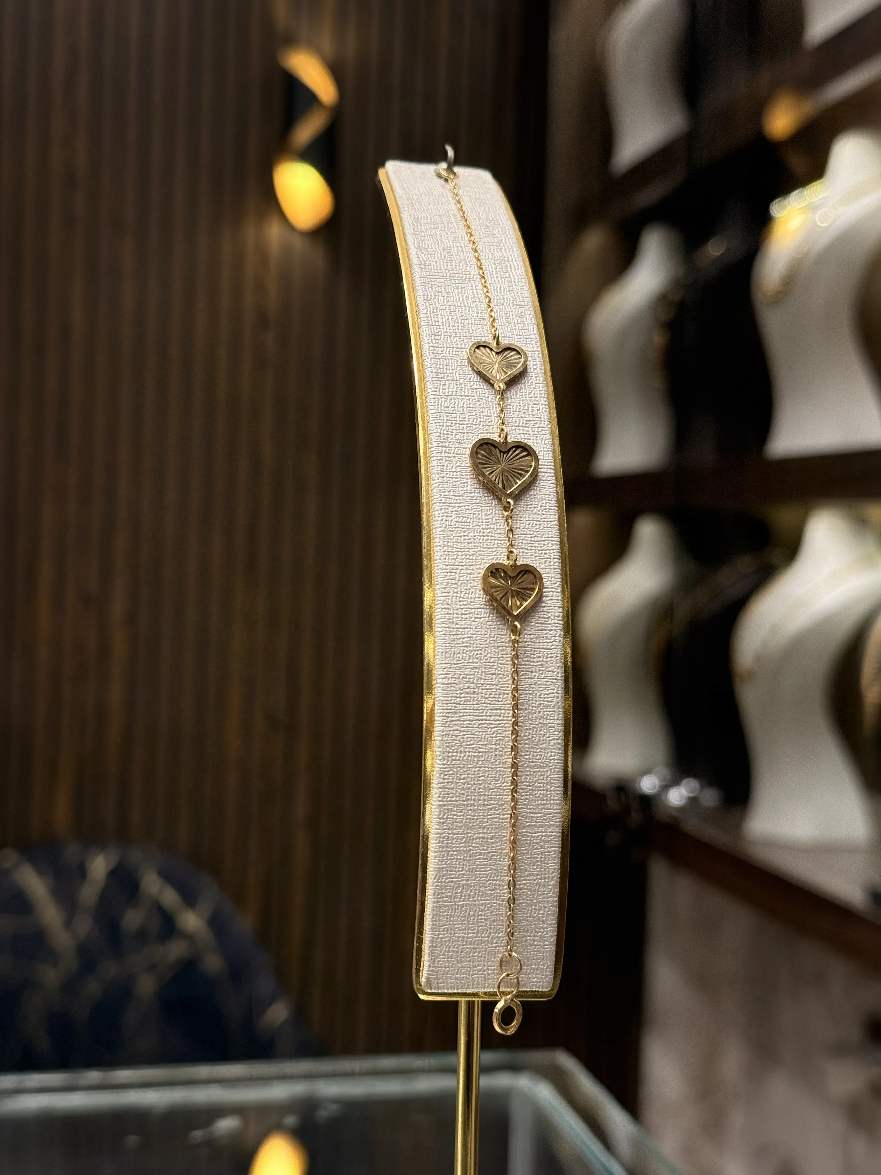 سوارة فرفشة قلوب - منظر أمامي