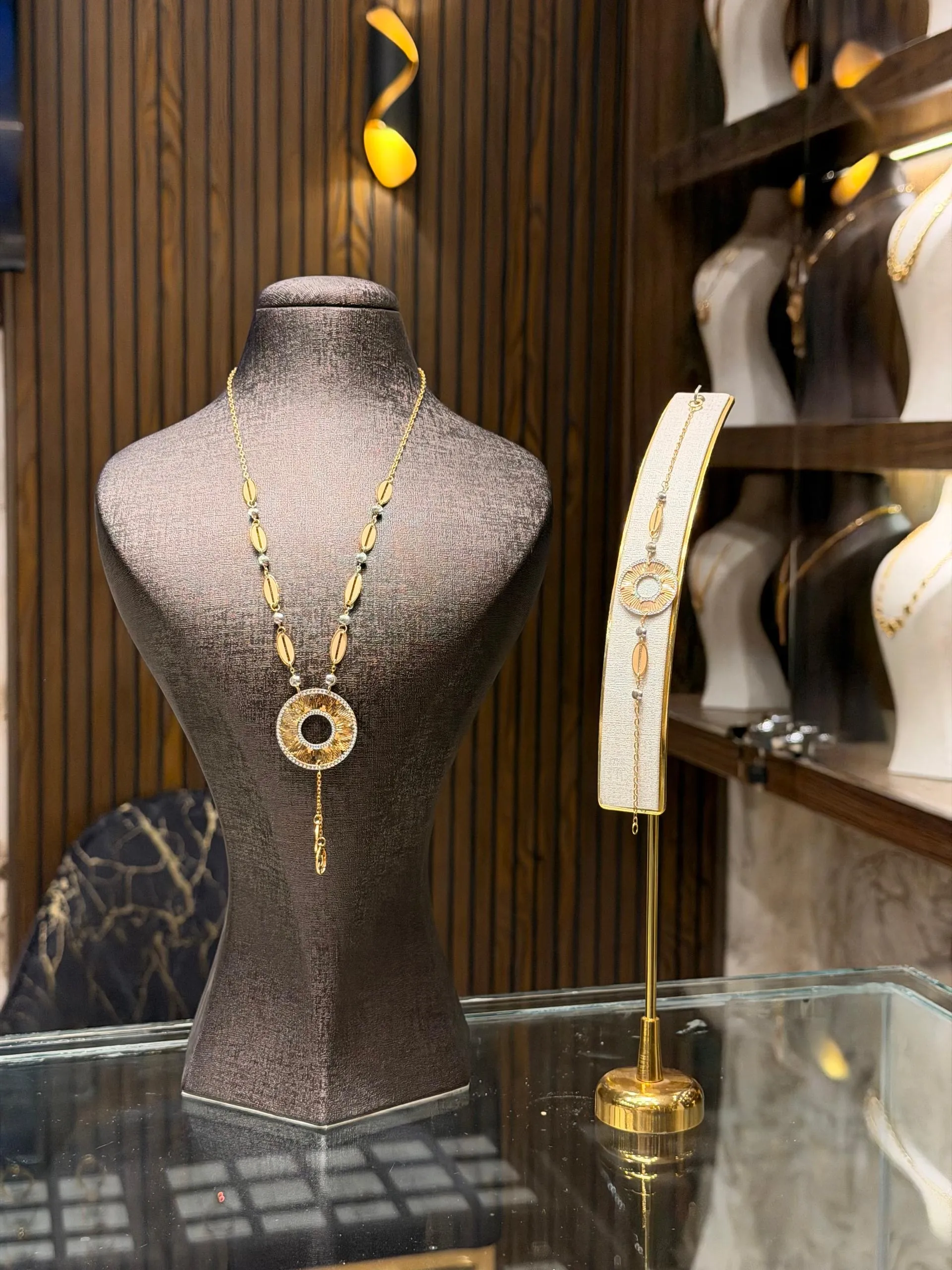 طقم نقش ألمازي - منظر أمامي