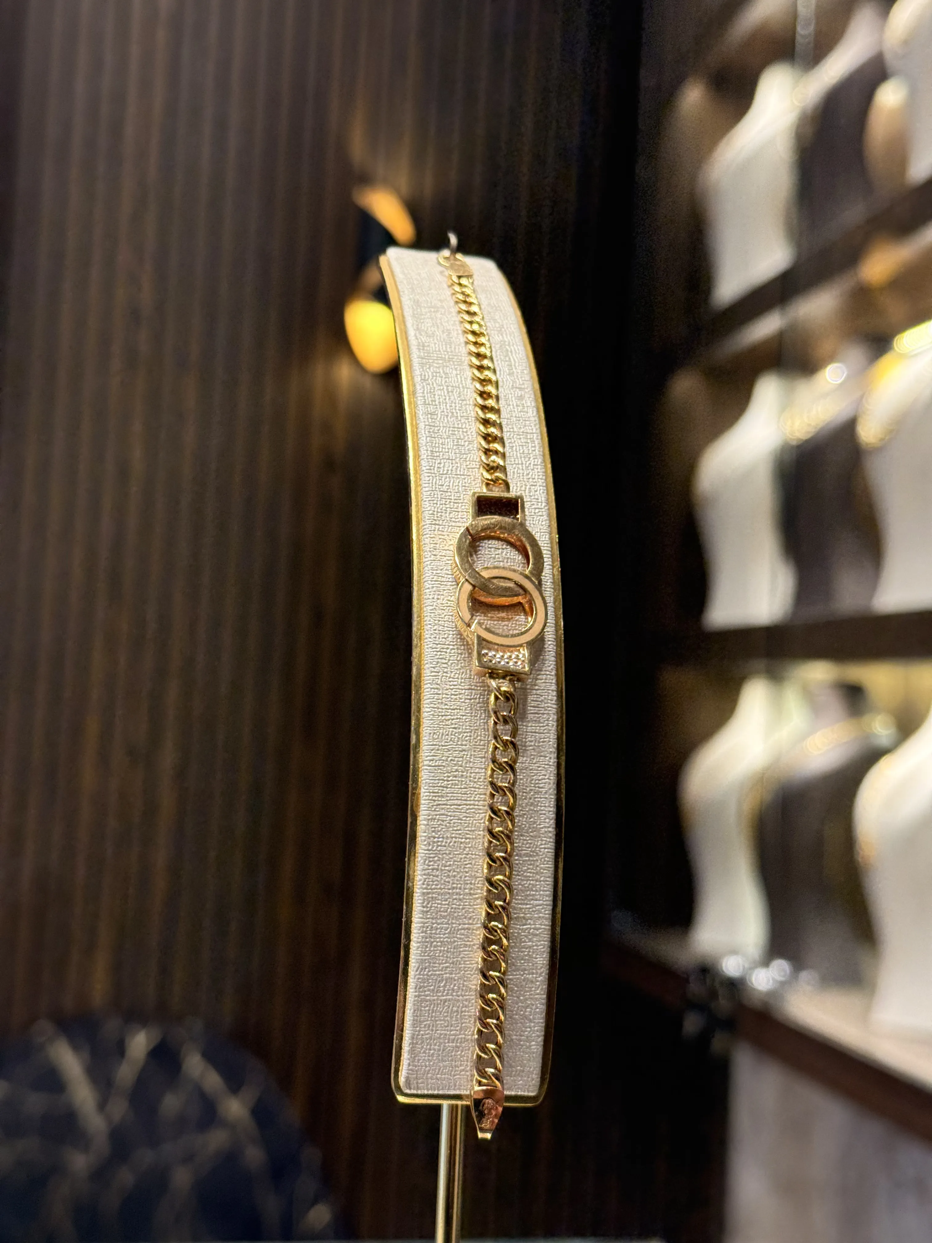 سوارة نقش المازي - منظر أمامي