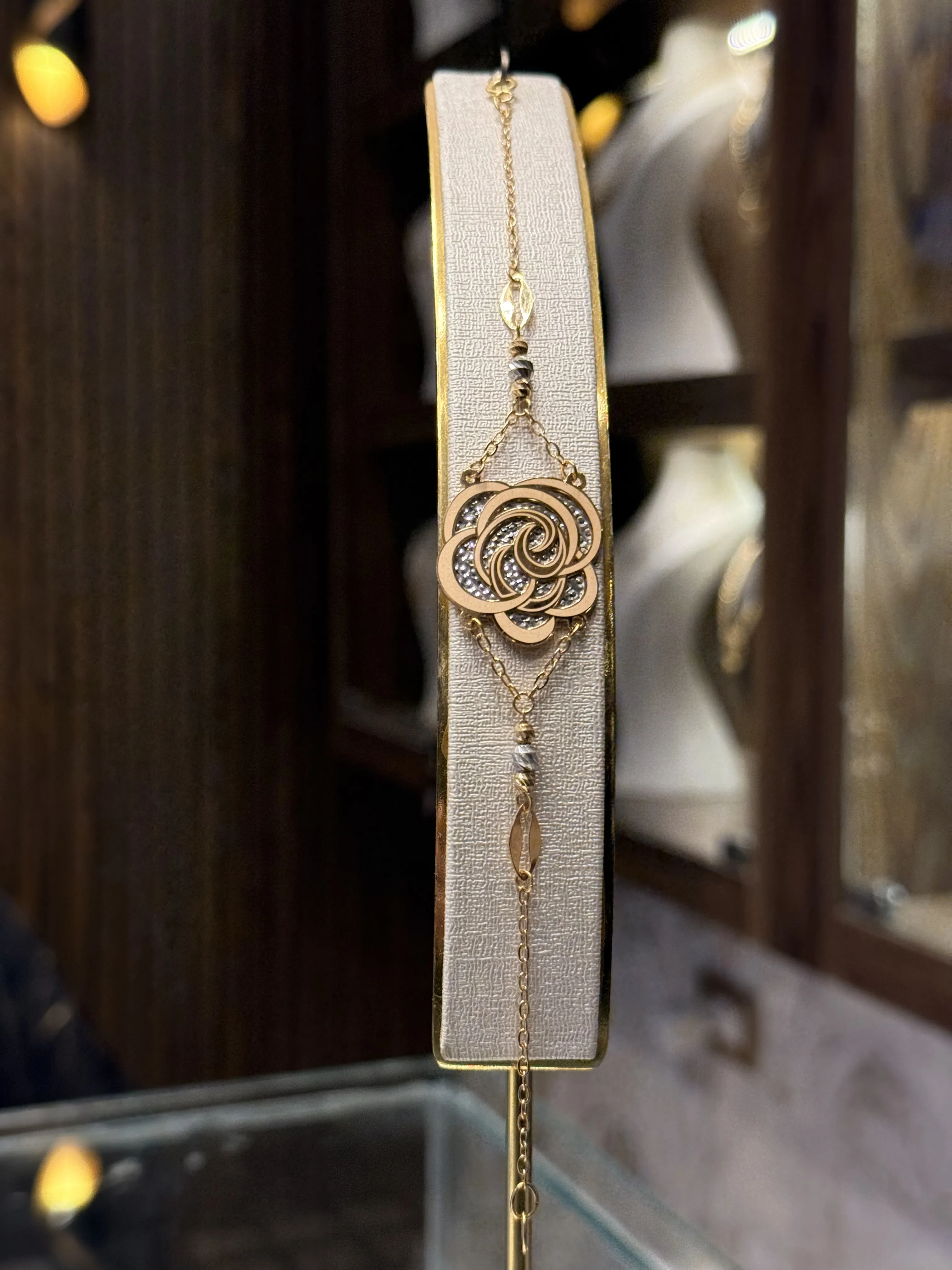 سوارة نقش المازي - منظر أمامي