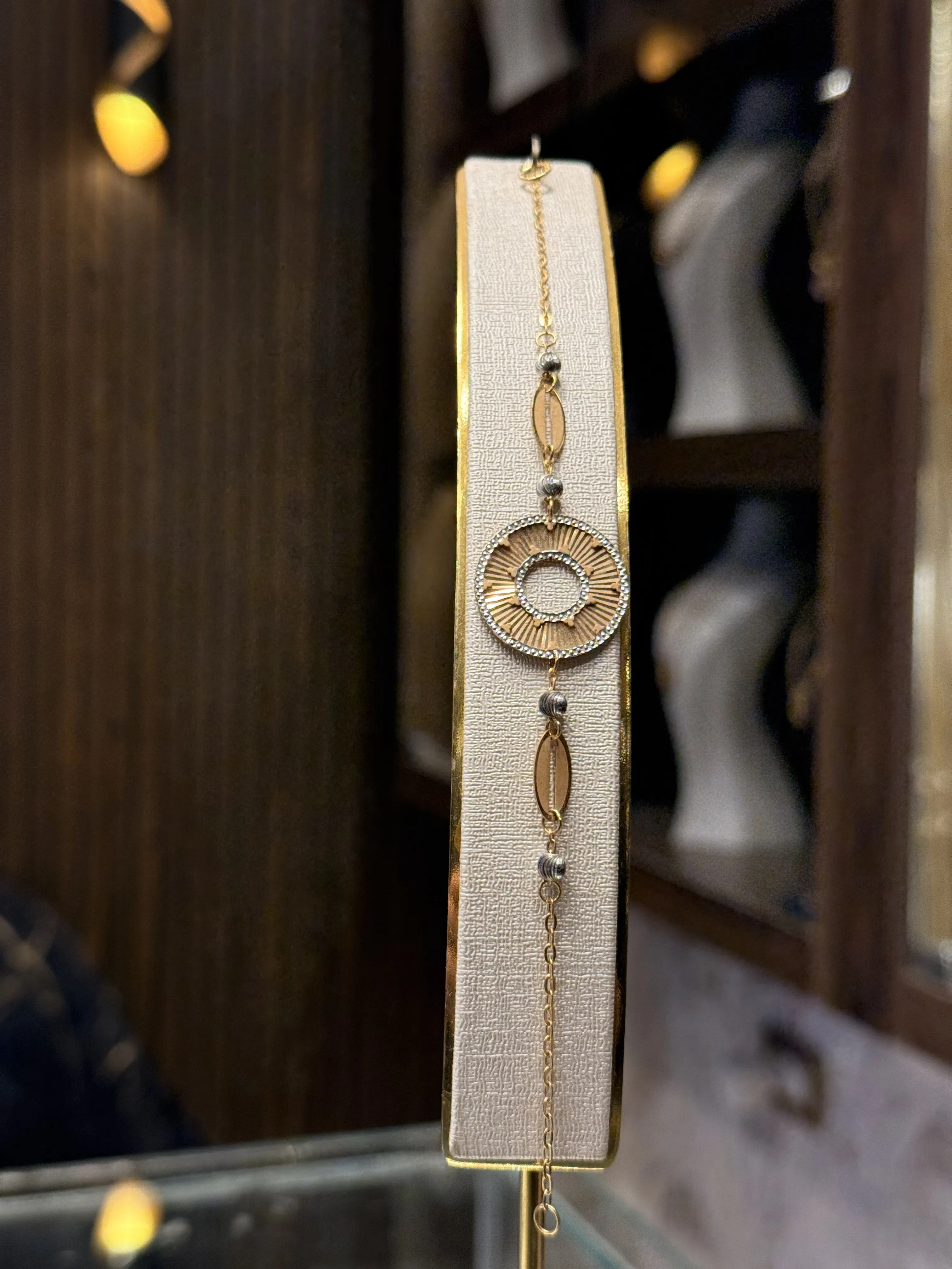 سوارة نقش ألمازي - منظر أمامي