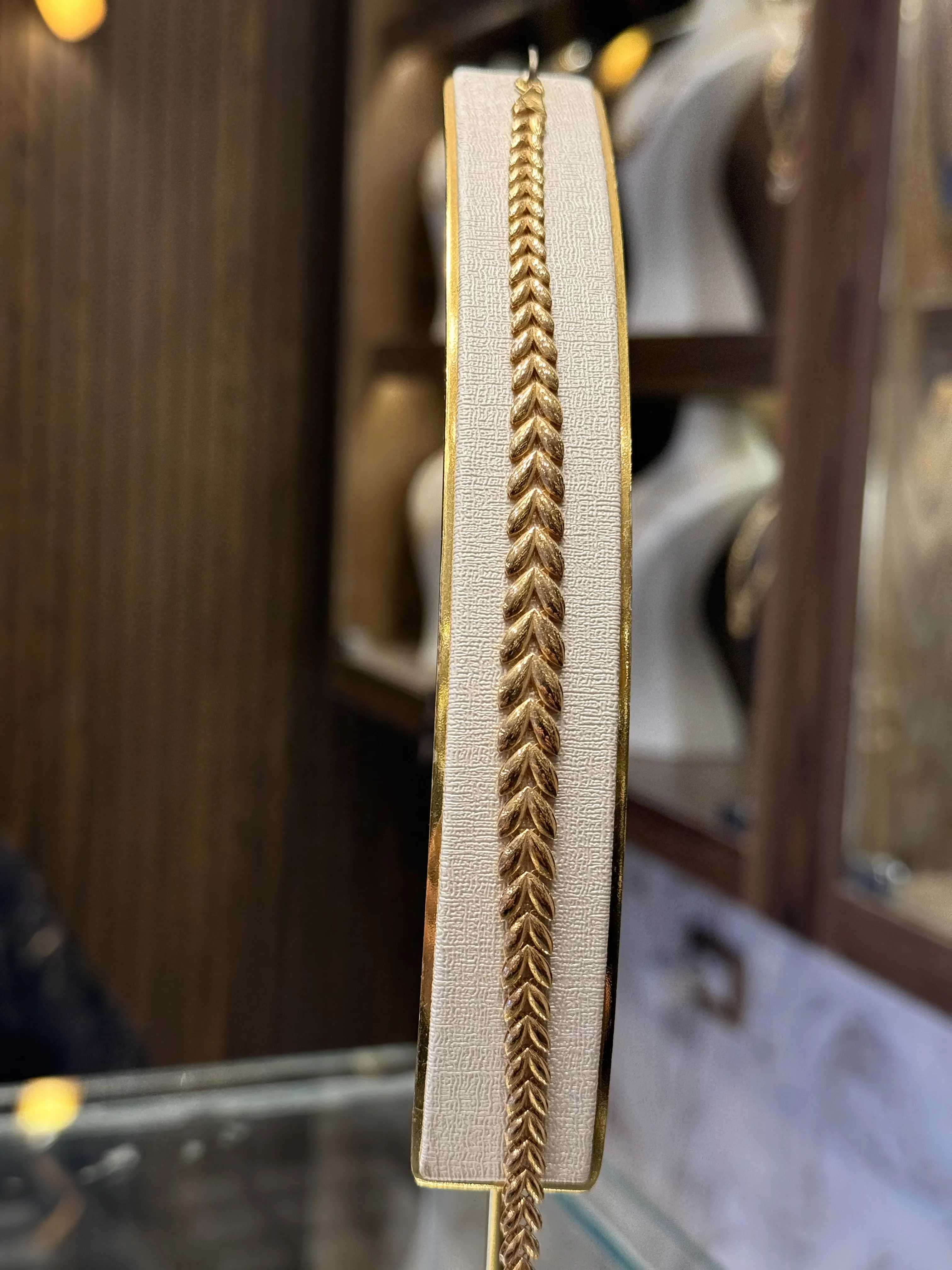 سوارة سنبلة حديث - منظر أمامي