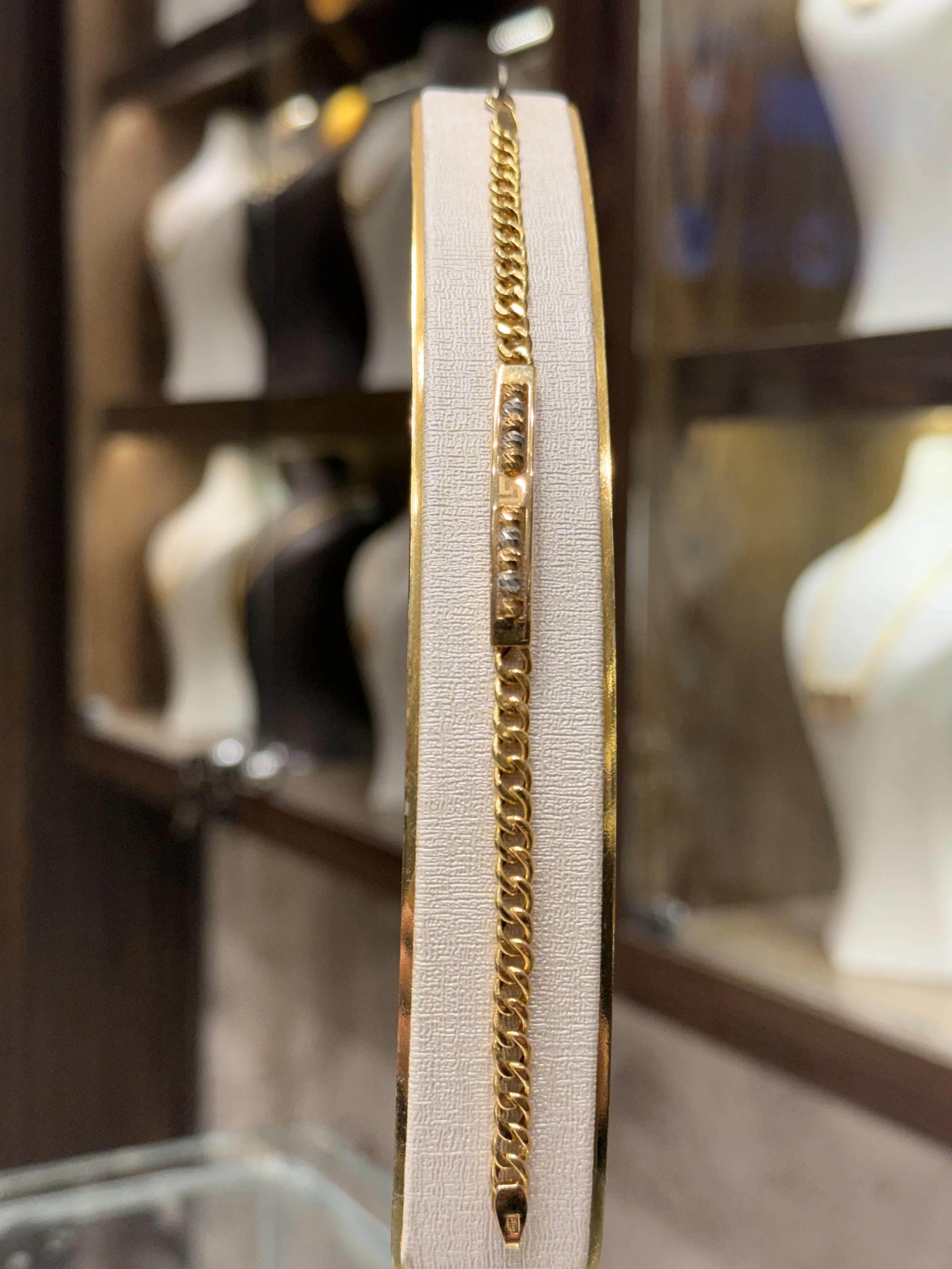 سوارة اكسترا - منظر أمامي