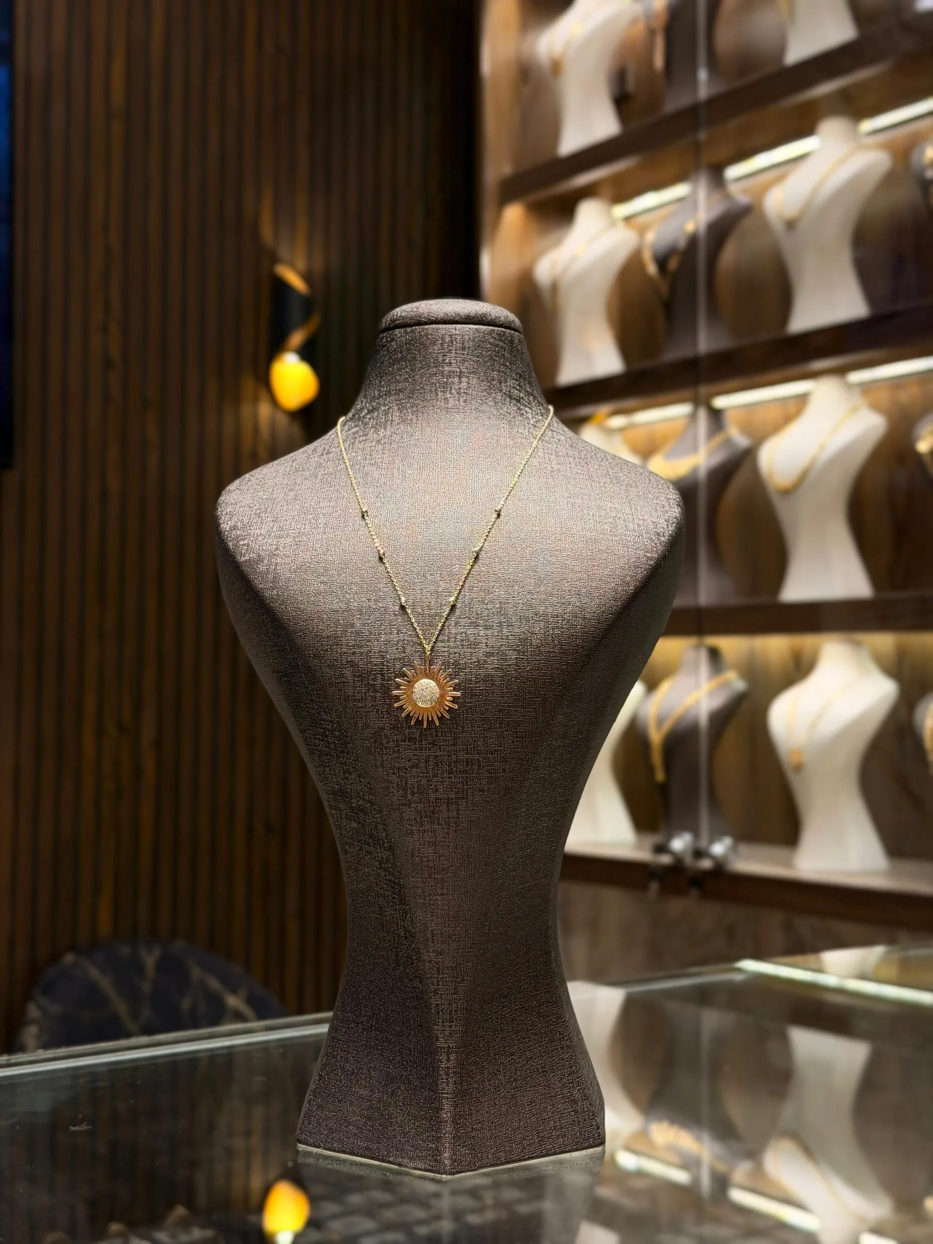 طوق لايت شمس - منظر أمامي