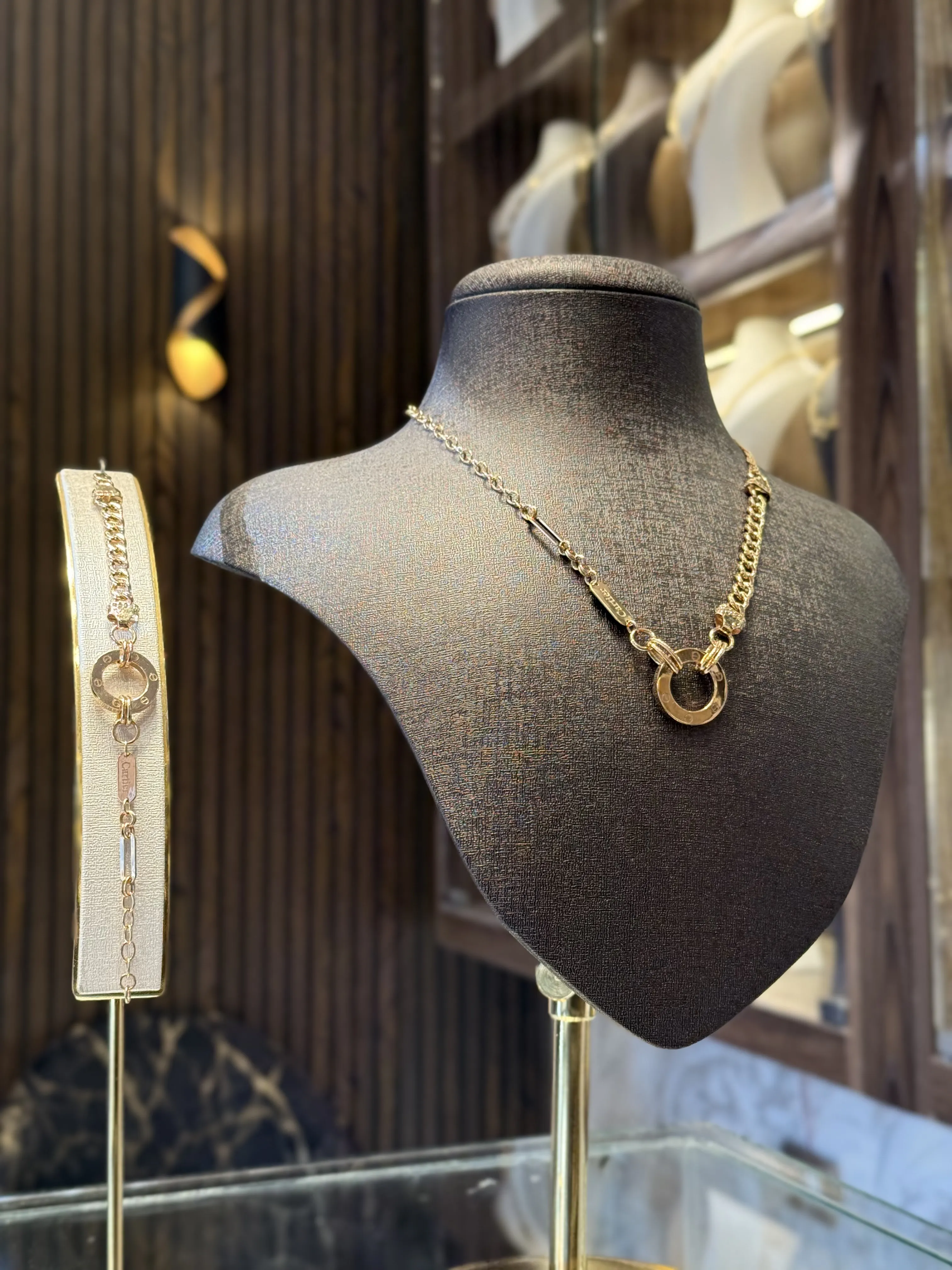 طقم كارتير - منظر أمامي