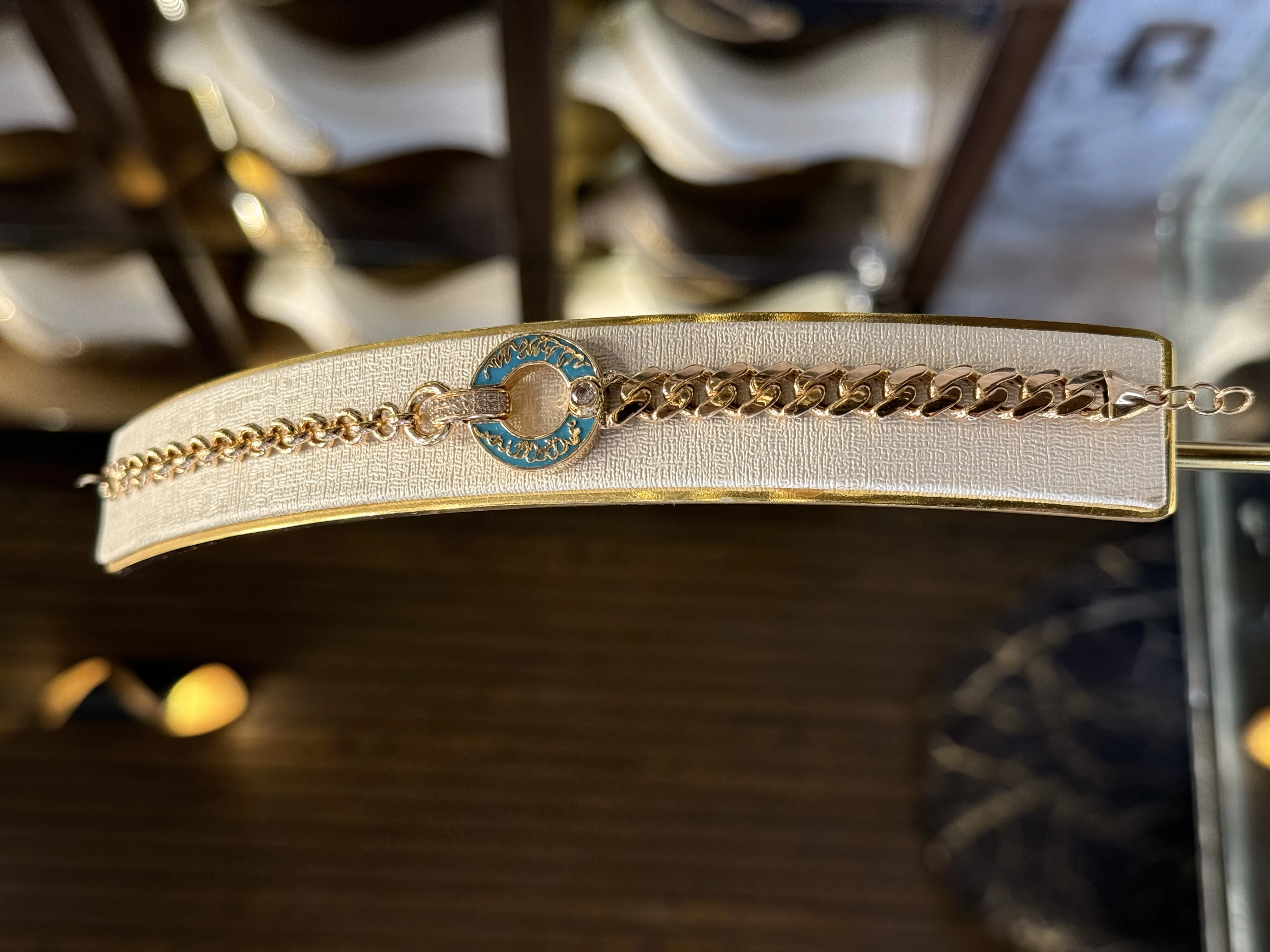 سوارة موناكو - منظر أمامي