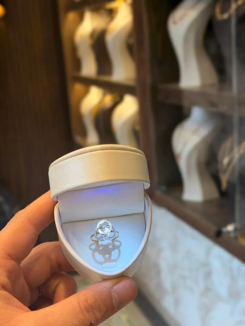 خاتم اكسترا - منظر أمامي