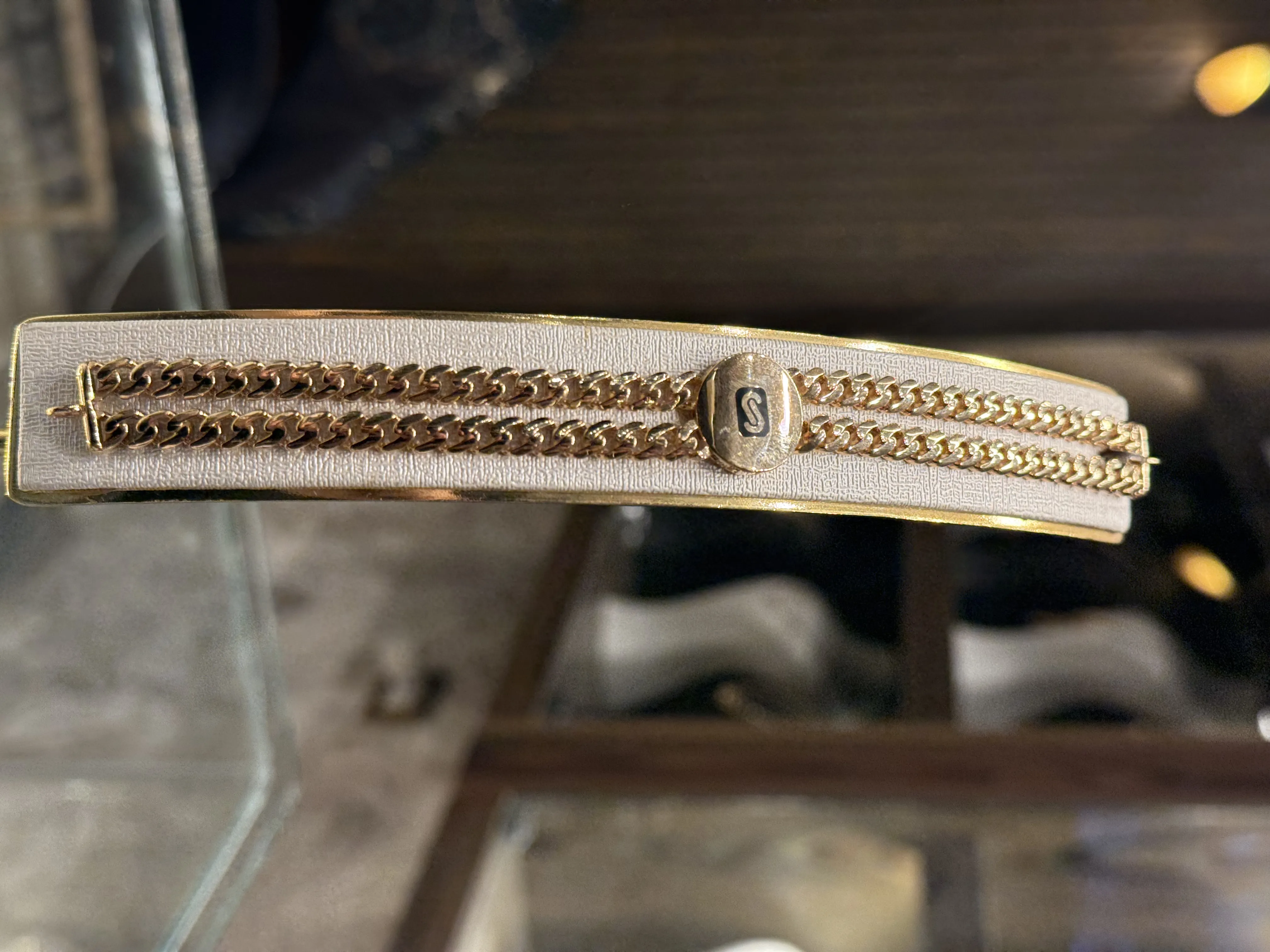 سوارة موناكو دورين - منظر أمامي