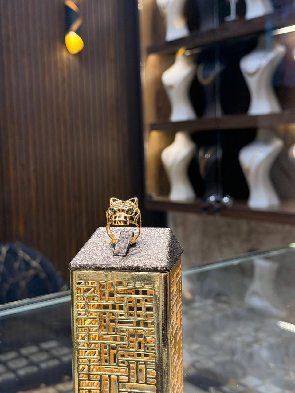 خاتم نمر اكسترا - منظر أمامي