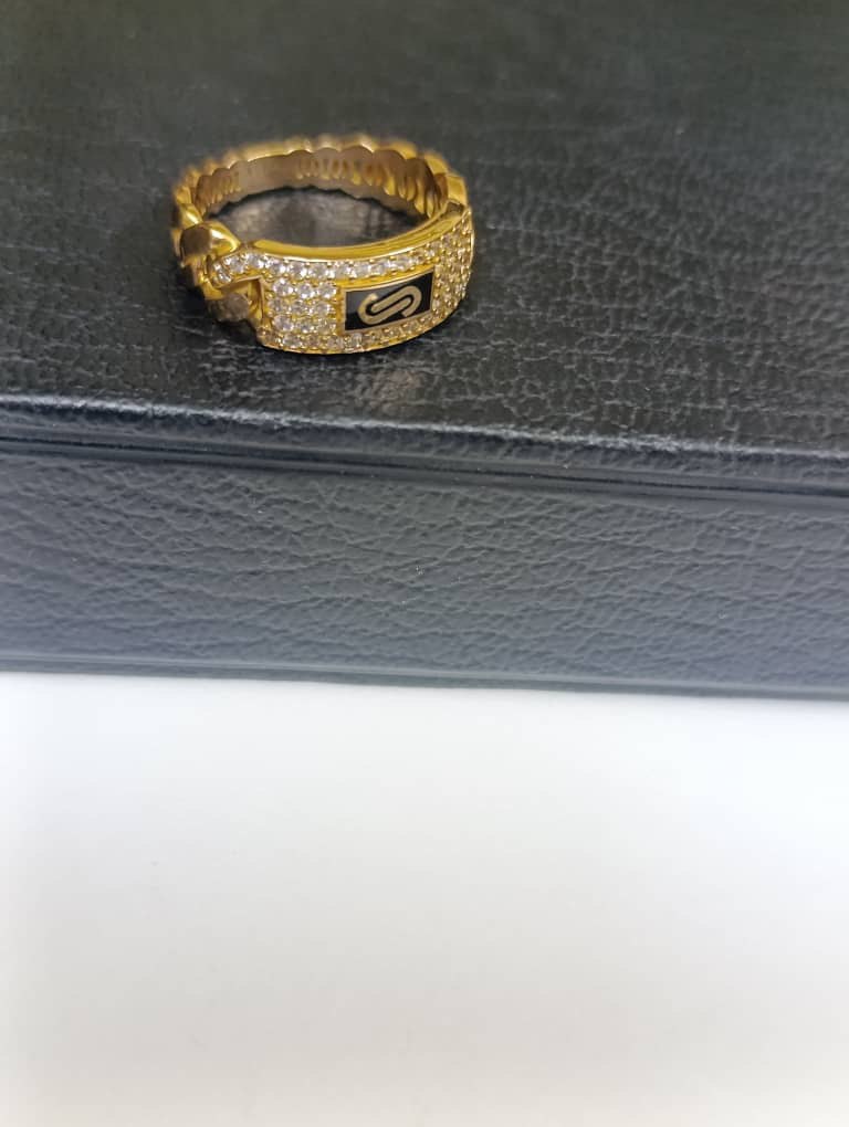 خاتم موناكو - منظر أمامي