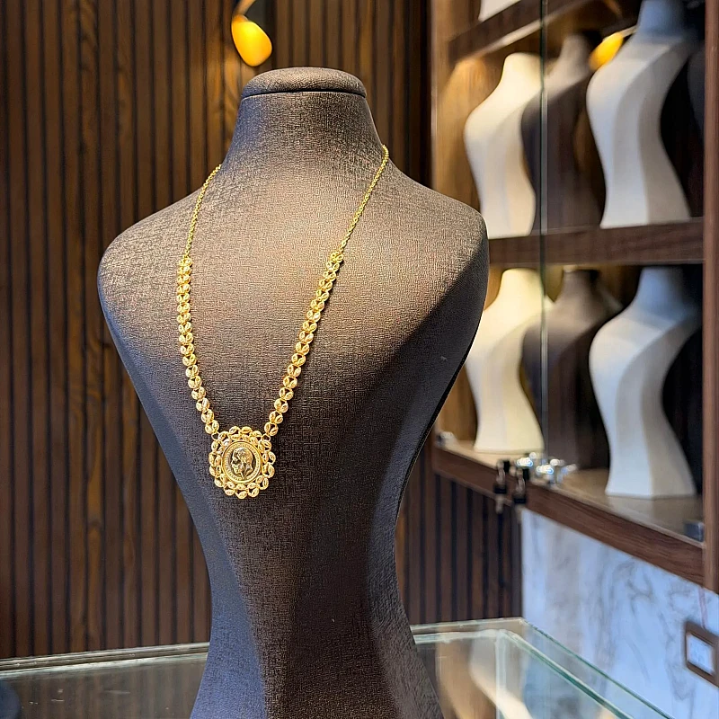 طوق ليرة حديث