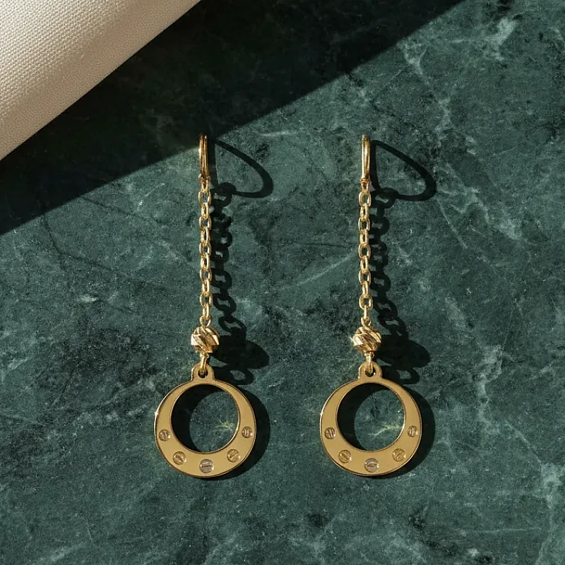 حلق ابرة وخيط